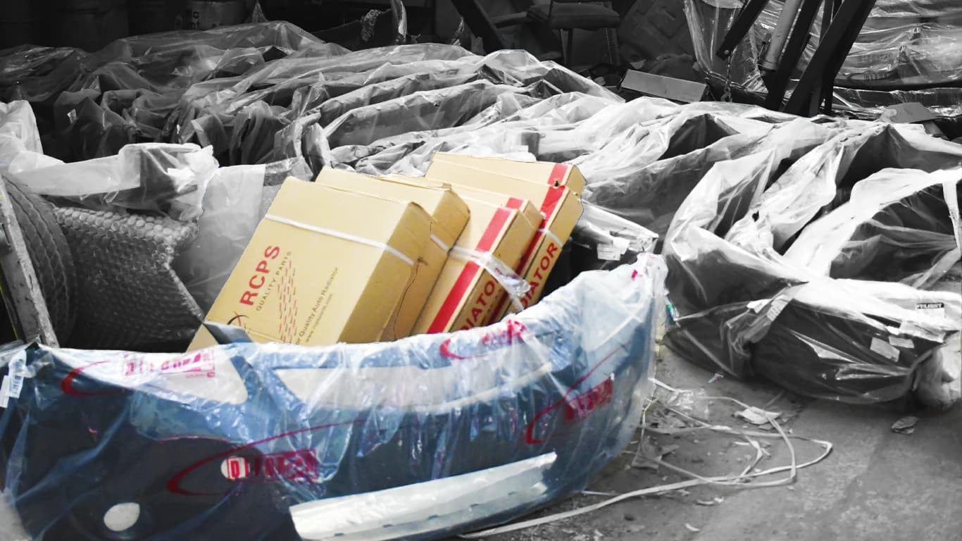Bodega de Repuestos Automotrices JFNN con stock embalado, listo para despacho