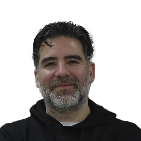 Yuri Morales, vendedor en la sucursal de Melipilla de Repuestos Automotrices JFNN