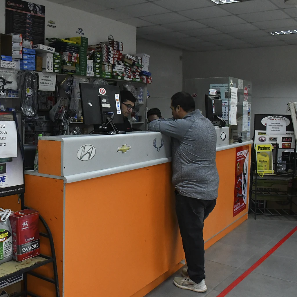 Asesoramiento experto en venta de repuestos automotrices en Chile por el equipo de Repuestos JFNN